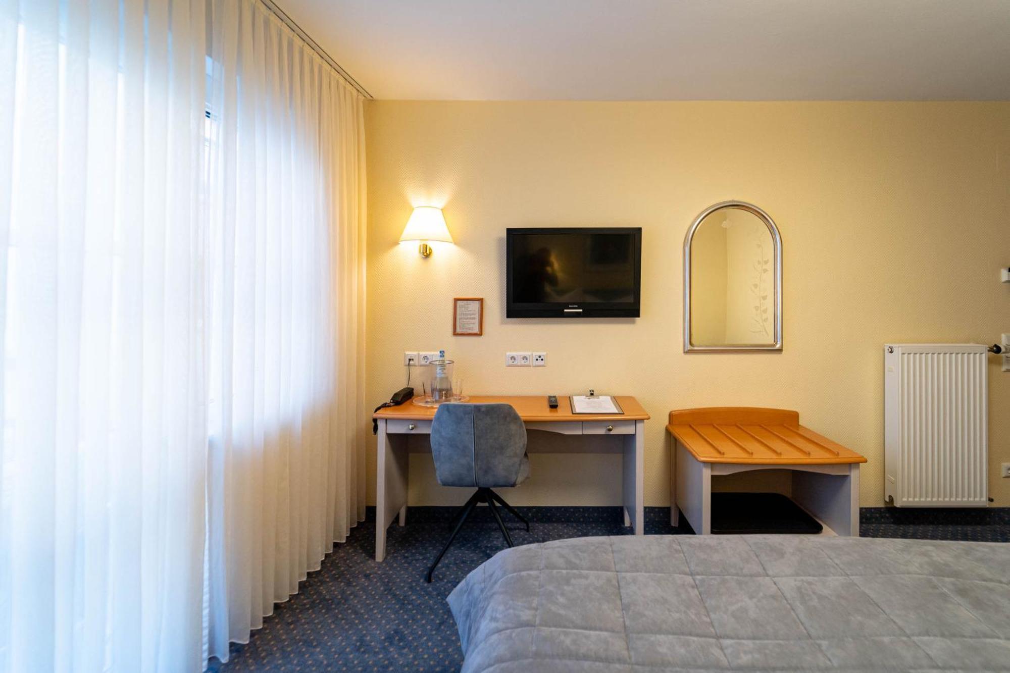 Hotel Zur Traube Ürzig Zimmer foto
